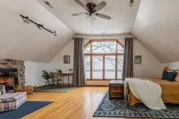 SPACIOUS and Stylish Lakefront Retreat, Views, Fireworks!, Fire pit