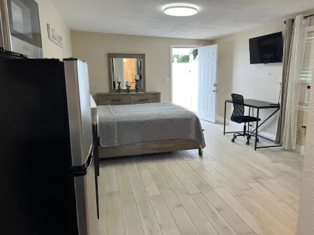 Powhatan suite 2 just 5 mins away from Raymond James Stadium.