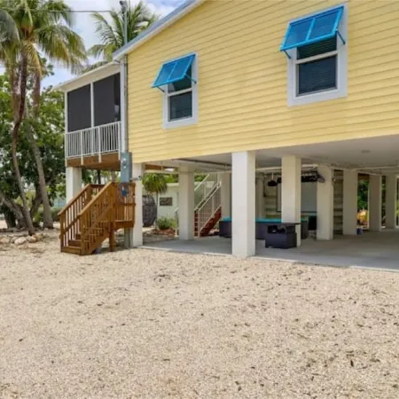 New! Oceanview Oasis whole house - Theater - Screened Porch - Sundeck - Grill