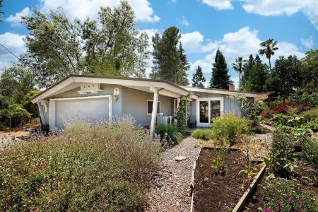 Safe, Quiet Home Located Near Parks, BART, and SF Отели рядом с достопримечательностью «Рут Банкрофт Гарден & Нерсери»