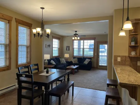 Buffalo Valley - Spacious Condo w/ 1 king bed and 2 queen beds Отели в г. Дригс