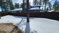 NEW! Luxury Modern Retreat House in Flagstaff Swift Travel Center附近的飯店