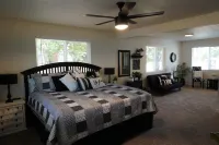 Huge Ranch Home with 2 game rooms!  Enjoy shuffle board, Ping Pong & Hot Tub