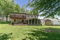 Lake Front, Hot Tub, Game Room, Kayak/SUPs, Firepit, Private, Pet Friendly