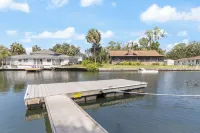 The Hydeaway! Waterfront, Docks, Ice Machine, Kayaks, by King Springs - Boutique
