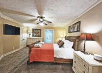 Luxury, lake front with private dock!