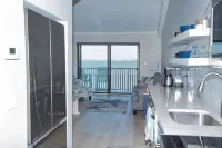 Beautiful View of the Bay, 2 Bedroom Condo, Sleeps 6