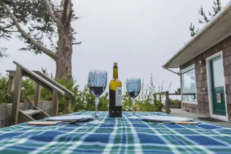 Mendocino Coast Cliffside Cottage—Shangri-La Отели рядом с достопримечательностью «Наварро Пойнт Презерв энд Синик Трейл»