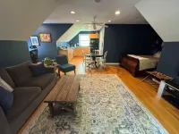Private studio apartment in the heart of Ivy, Virginia
