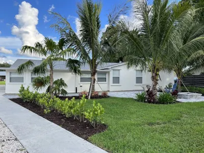 The Coconut House, Sarasota Hotels near The Mall at University Town Center