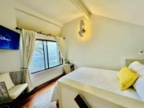 NEW:  Oceanfront, Newly Remodeled 2 bedroom condo,  WiFi, AC