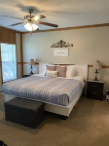 Cozy Ranch Home 1 Mile from CUMBERLAND POINT Boat Ramp. Owner Managed Property.