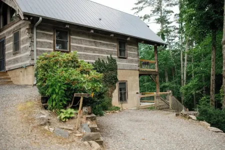 The Cardinal Suite at Hawthorn Haven- Lower Level
