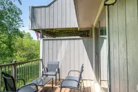 Cozy and Updated Home only 5 minutes to Eagle Ridge and 15 minutes to Downtown