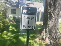 2 bed/1 bath, 1.5 blocks to beach/town, dog friendly