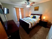 Family-sized home with quick access to the loop!! 米德蘭住宿飯店