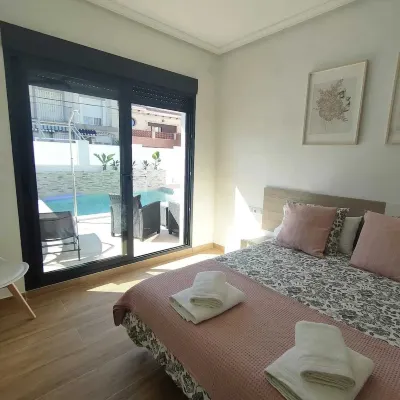 Independent villa with private pool, 5 min from the beach!