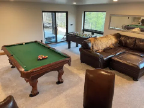 Spacious, 3 bedroom private cabin on 6 acres. Near Mickelson trail & Deadwood