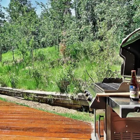 3 King Bedrooms! Hot Tub, Massage Chair, Free Bus Route, Walk to Slopes/Main St.