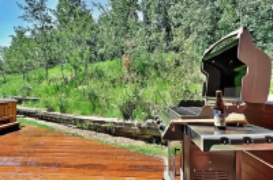 3 King Bedrooms! Hot Tub, Massage Chair, Free Bus Route, Walk to Slopes/Main St.