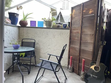 Private spacious 2-bedroom apartment - pets welcomed