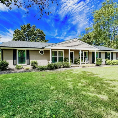Spacious Home in Quiet Neighborhood - Half Mile from Historic Gallatin Square