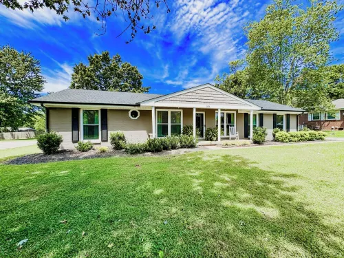 Spacious Home in Quiet Neighborhood - Half Mile from Historic Gallatin Square