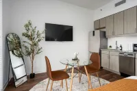 Contemporary Studio in DT BHAM! l Private Balcony