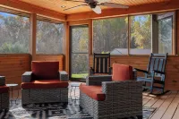 Luxe Bourbon Trail Cabin– Hot Tub/Pickleball/Fire Pit/Pool/Game Room