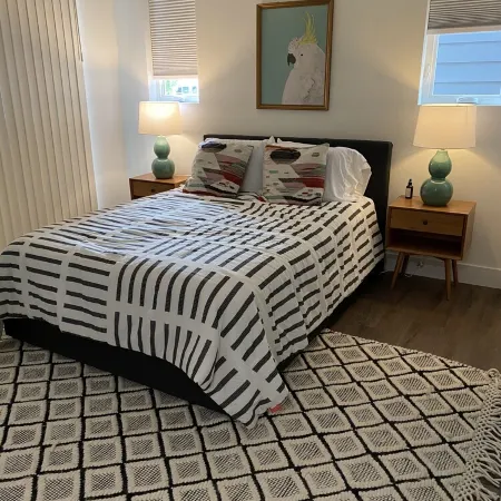Oceanside beach retreat 3 min walk to beach Rooftop views