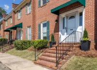 NEW Trendy Midtown Vibes Townhouse, Fenced Yard