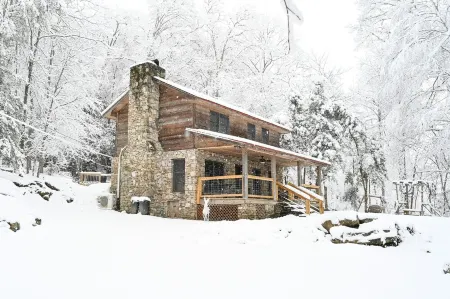 Pet Friendly, Polar Express, Hot tub, babbling creek