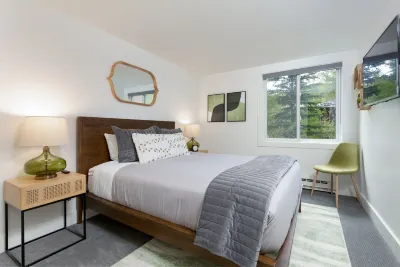 Stunning & Modern Family-Friendly Slopeside Retreat in the Heart of Snowmass!