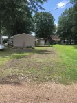 Slice of Heaven 3/2 camp on lakefront w/ boathouse South Toledo Bend State Park附近的飯店