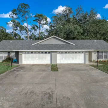 The Executive Villa @ Sun N Lake less than 1 mile to Golf Course and Hospital