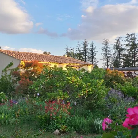 Independent villa with private pool in the Luberon (6 people)