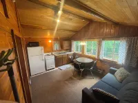 Cabin 3 'Kingfisher' 1 Br, 2 pp, Overlooks Lake, Access to Boats!