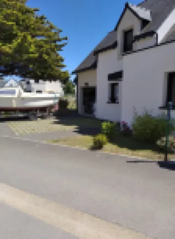 Maison 3 Chambres Proche des Plages sur la Presquile de Rhuys 聖吉爾達德呂伊酒店