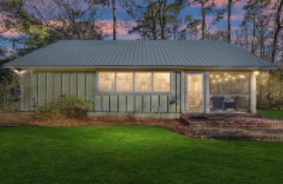 Couples Retreat!  Luxury Cottage directly on the Rainbow River