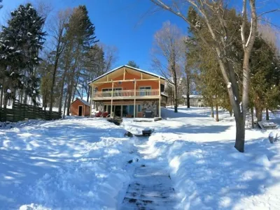 The Ice House - An UPscale U.P. lake home Hotels near Kermit's Pizza Pub & Grill
