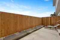 Brand New Lavish Townhome Duplex w 2 Private Hot Tubs & 2 Saunas