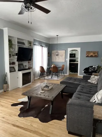 Updated kitchen, Close to downtown, Pet friendly, Privacy fenced backyard! Отели рядом с достопримечательностью «Парк Харви»