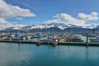 Lovely Dockside Apartment! Located right in the Harbor!