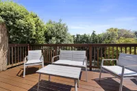 Spacious Coastside Home! Hotels in Moss Beach