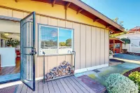 Mid-Century Treehouse with Yard and Views! AMAZING Location! Pet-friendly!
