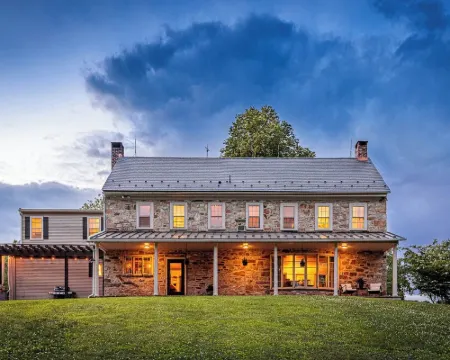 The Stone House Between the Streams Hotels in Sadsbury Township