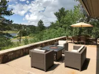 Beautiful, large, private home in Fox Acres- huge patio w/ gorgeous views!