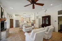 Blume Cottage-Historic 2Br Getaway, Walk to Lake Pontchartrain & Cafe's Hotels in Mandeville