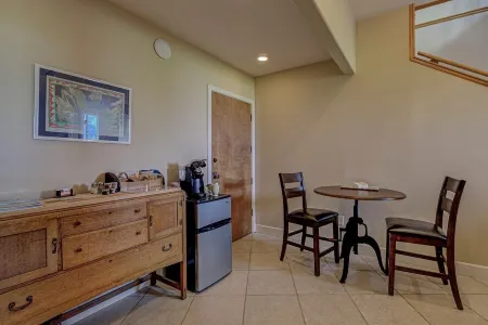 Private Guest Suite, "Hilltops II"