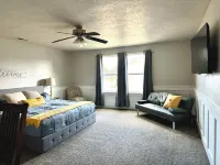 Family-Friendly Stylish 5Br w/ Theater & Hot Tub in Meridian Idaho - 4-Star